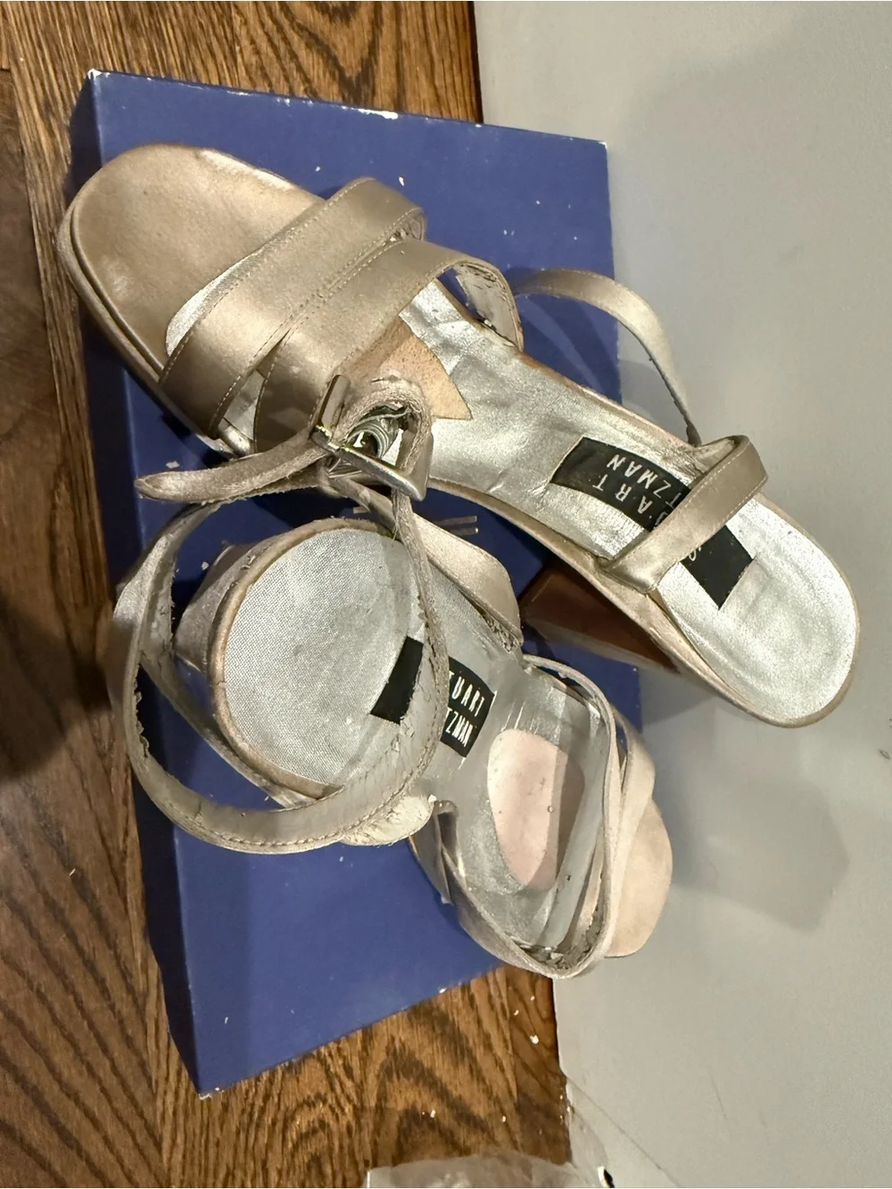 Stuart Weitzman Platform Heel Orderly White Satin SZ 8 Vintage